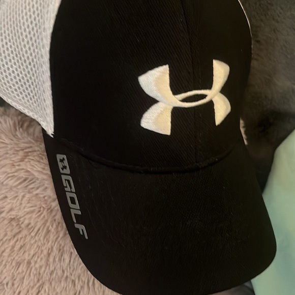 In EUC Under Armour golf ⛳️ hat 🧢 - Picture 2 of 6